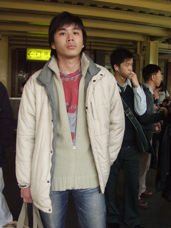 台灣鐵路旅遊攝影台中火車站月台旅客特寫2005攝影照片280