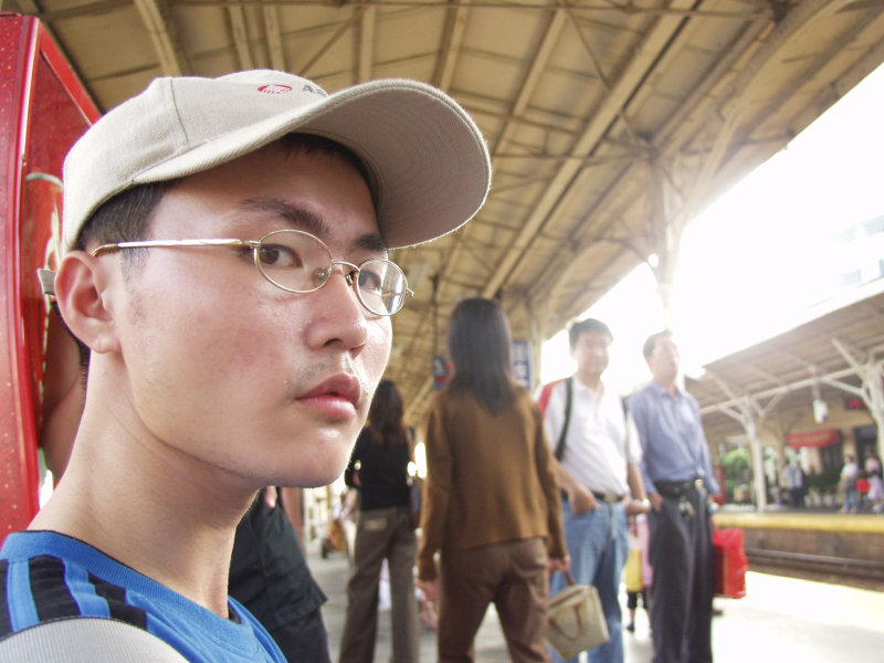 台灣鐵路旅遊攝影台中火車站月台旅客特寫2005攝影照片281