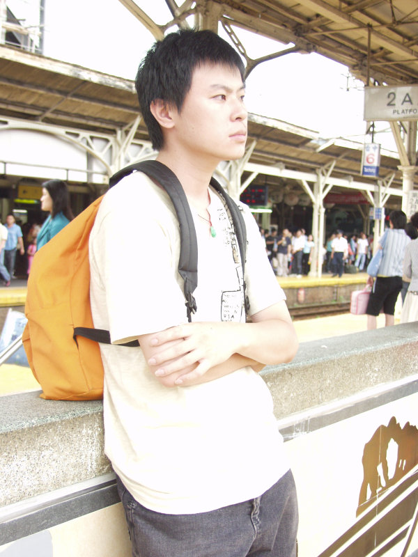 台灣鐵路旅遊攝影台中火車站月台旅客特寫2005攝影照片291