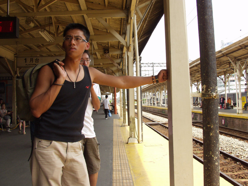 台灣鐵路旅遊攝影台中火車站月台旅客特寫2005攝影照片313