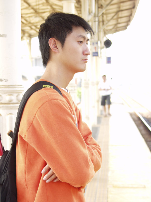 台灣鐵路旅遊攝影台中火車站月台旅客特寫2005攝影照片333