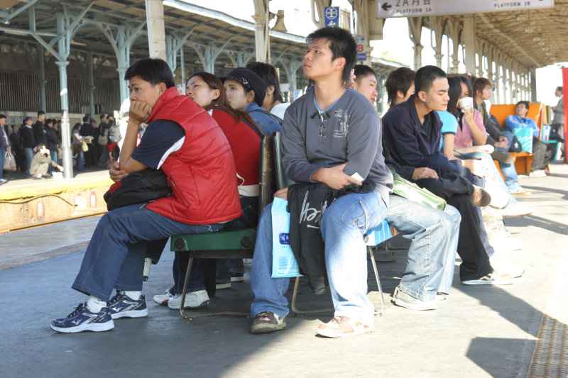 台灣鐵路旅遊攝影台中火車站月台旅客特寫2006攝影照片16