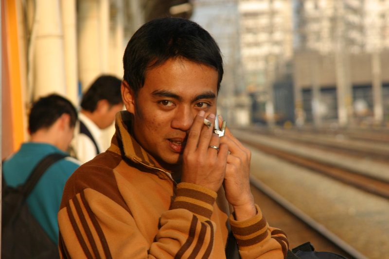台灣鐵路旅遊攝影台中火車站月台旅客特寫2006攝影照片23