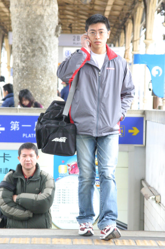 台灣鐵路旅遊攝影台中火車站月台旅客特寫2006攝影照片31