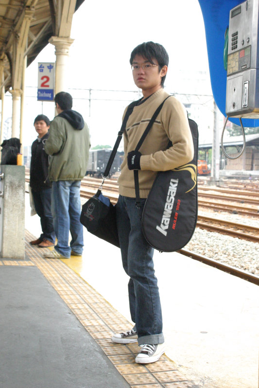 台灣鐵路旅遊攝影台中火車站月台旅客特寫2006攝影照片35