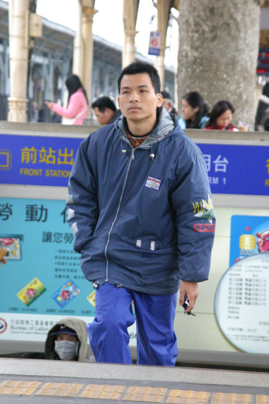 台灣鐵路旅遊攝影台中火車站月台旅客特寫2006攝影照片37