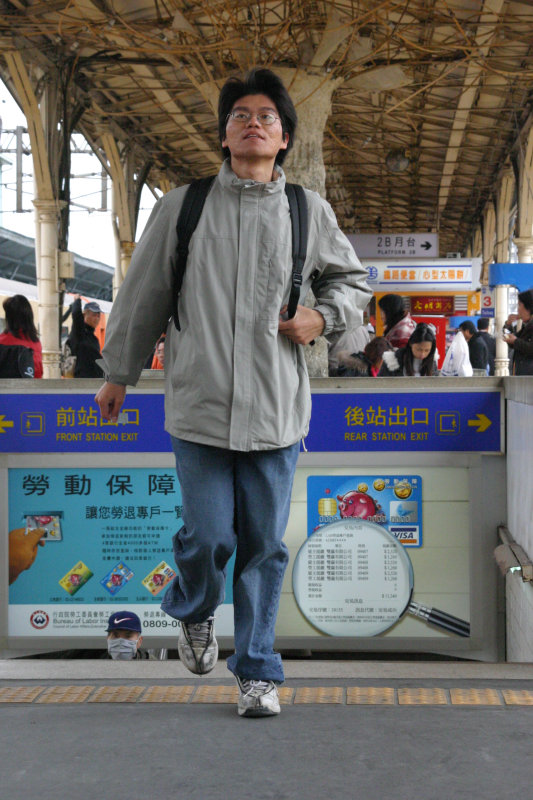 台灣鐵路旅遊攝影台中火車站月台旅客特寫2006攝影照片41