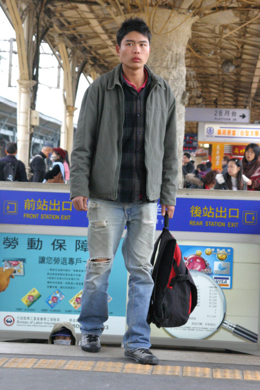 台灣鐵路旅遊攝影台中火車站月台旅客特寫2006攝影照片45