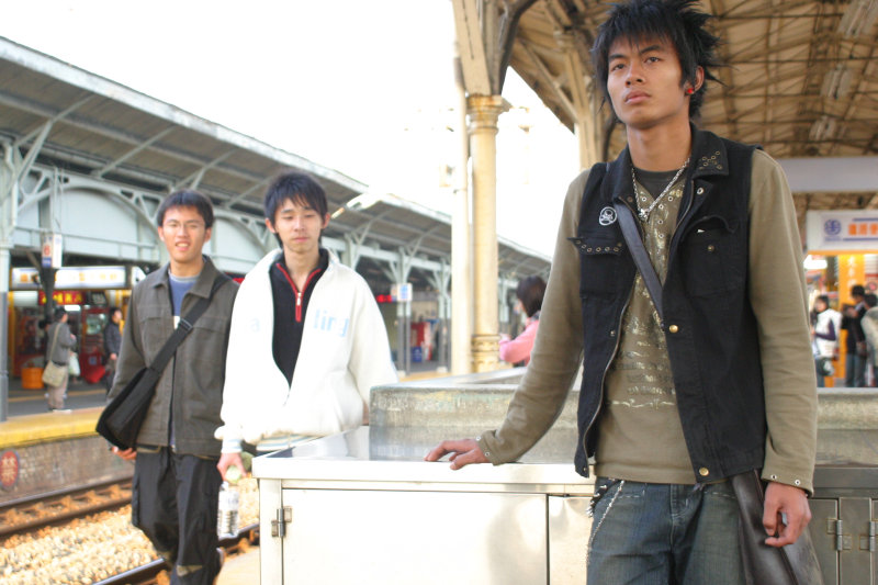 台灣鐵路旅遊攝影台中火車站月台旅客特寫2006攝影照片81