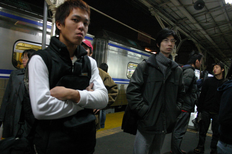台灣鐵路旅遊攝影台中火車站月台旅客特寫2006攝影照片86