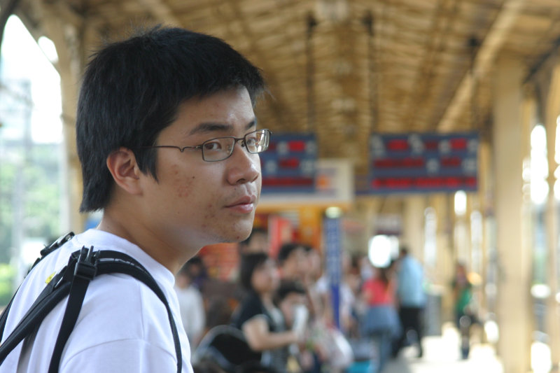 台灣鐵路旅遊攝影台中火車站月台旅客特寫2006攝影照片128