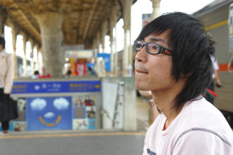 台灣鐵路旅遊攝影台中火車站月台旅客特寫2006攝影照片138