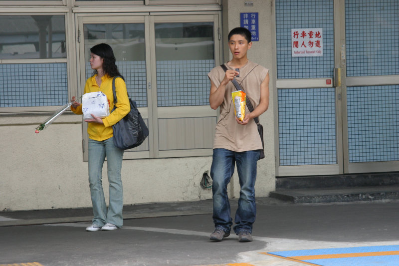台灣鐵路旅遊攝影台中火車站月台旅客特寫2006攝影照片182