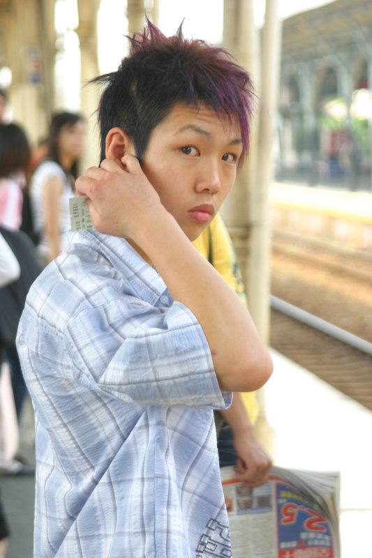 台灣鐵路旅遊攝影台中火車站月台旅客特寫2006攝影照片203