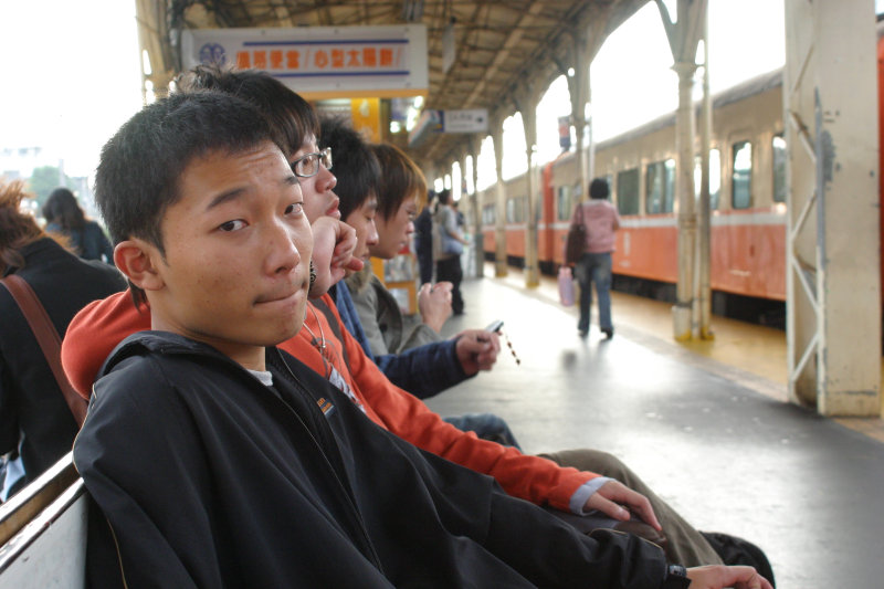 台灣鐵路旅遊攝影台中火車站月台旅客特寫2006攝影照片207