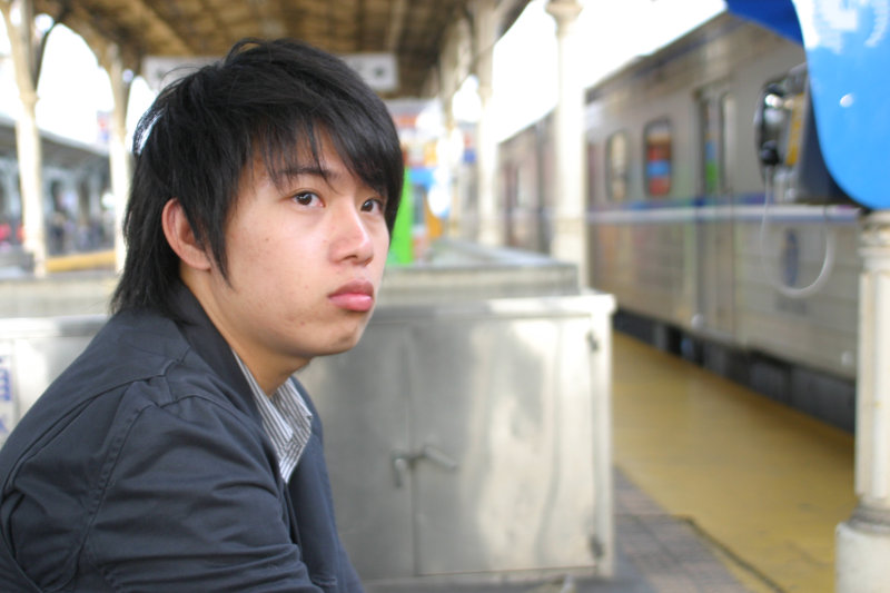 台灣鐵路旅遊攝影台中火車站月台旅客特寫2006攝影照片208