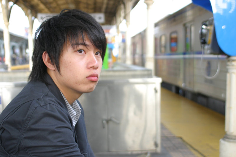 台灣鐵路旅遊攝影台中火車站月台旅客特寫2006攝影照片209