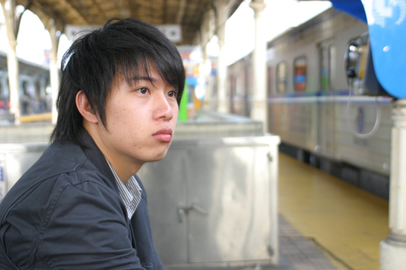 台灣鐵路旅遊攝影台中火車站月台旅客特寫2006攝影照片210