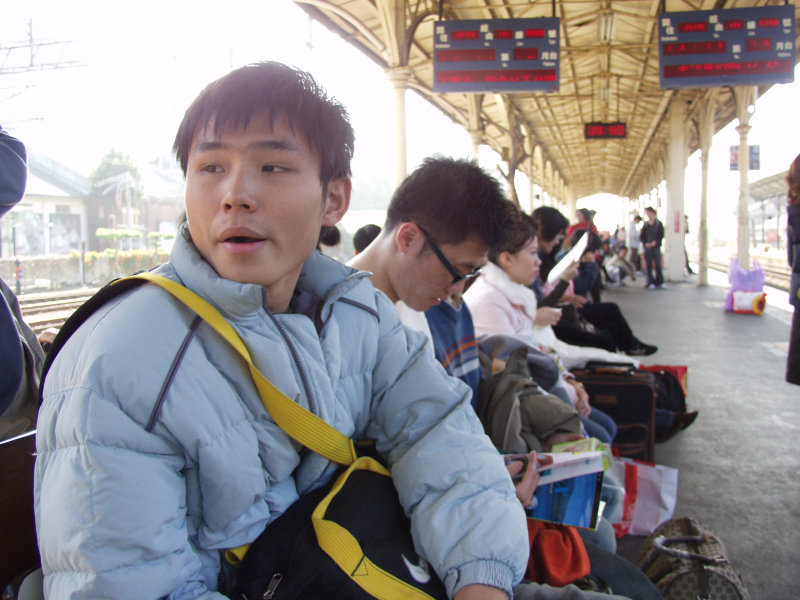 台灣鐵路旅遊攝影台中火車站月台旅客特寫2006攝影照片227