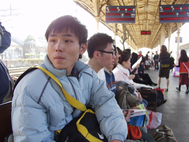 台灣鐵路旅遊攝影台中火車站月台旅客特寫2006攝影照片228