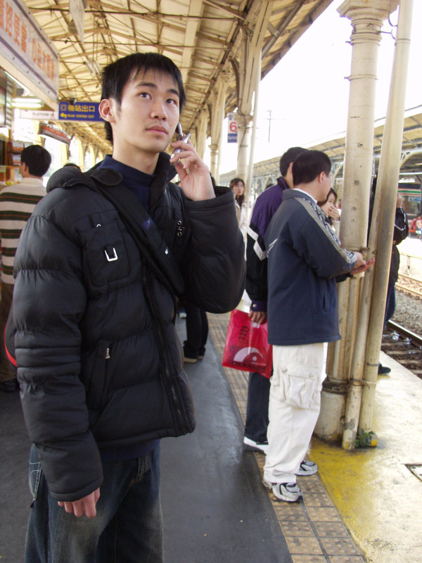 台灣鐵路旅遊攝影台中火車站月台旅客特寫2006攝影照片237