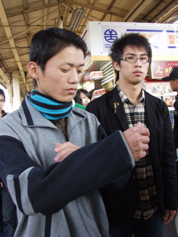 台灣鐵路旅遊攝影台中火車站月台旅客特寫2006攝影照片239