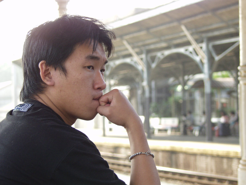 台灣鐵路旅遊攝影台中火車站月台旅客特寫2006攝影照片250
