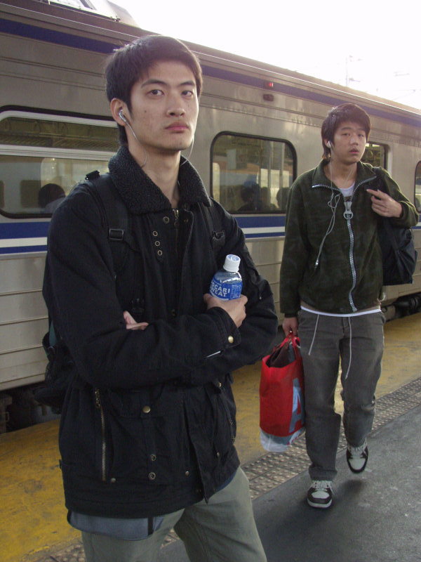 台灣鐵路旅遊攝影台中火車站月台旅客特寫2006攝影照片264