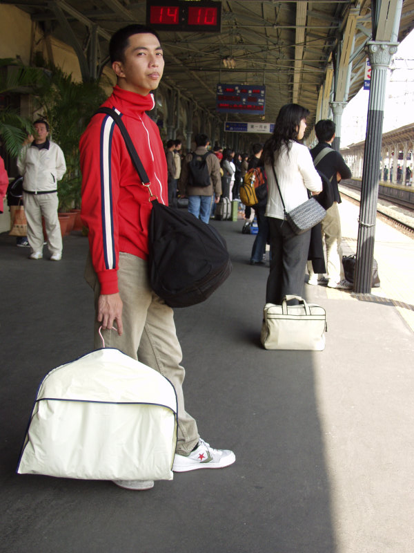 台灣鐵路旅遊攝影台中火車站月台旅客特寫2006攝影照片269
