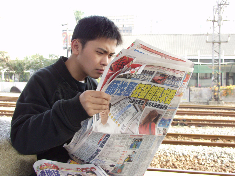 台灣鐵路旅遊攝影台中火車站月台旅客特寫2006攝影照片279