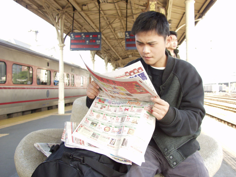 台灣鐵路旅遊攝影台中火車站月台旅客特寫2006攝影照片283