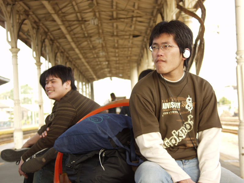 台灣鐵路旅遊攝影台中火車站月台旅客特寫2006攝影照片285