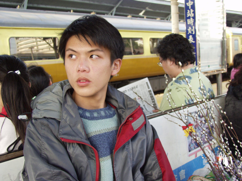 台灣鐵路旅遊攝影台中火車站月台旅客特寫2006攝影照片286