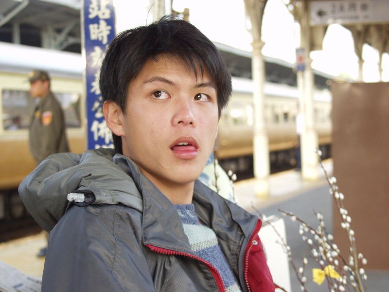 台灣鐵路旅遊攝影台中火車站月台旅客特寫2006攝影照片289