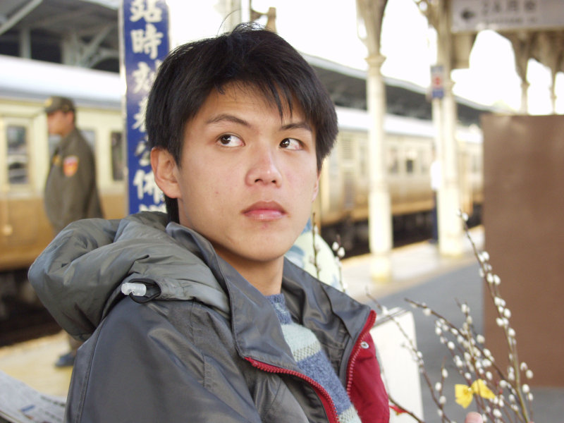 台灣鐵路旅遊攝影台中火車站月台旅客特寫2006攝影照片290
