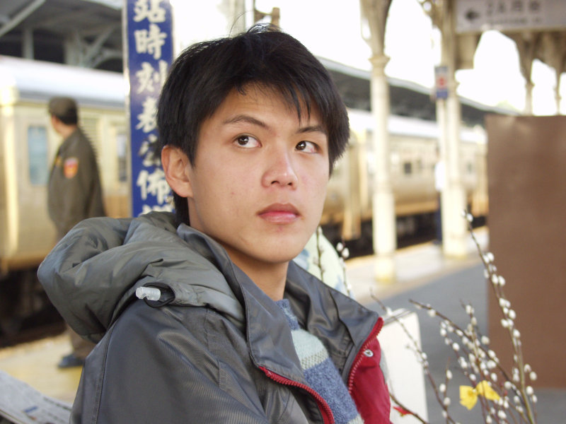台灣鐵路旅遊攝影台中火車站月台旅客特寫2006攝影照片291