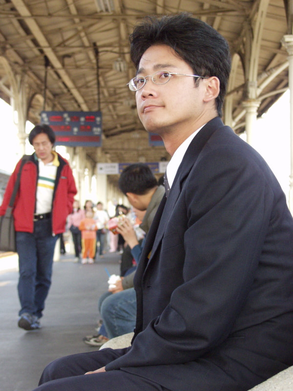 台灣鐵路旅遊攝影台中火車站月台旅客特寫2006攝影照片311