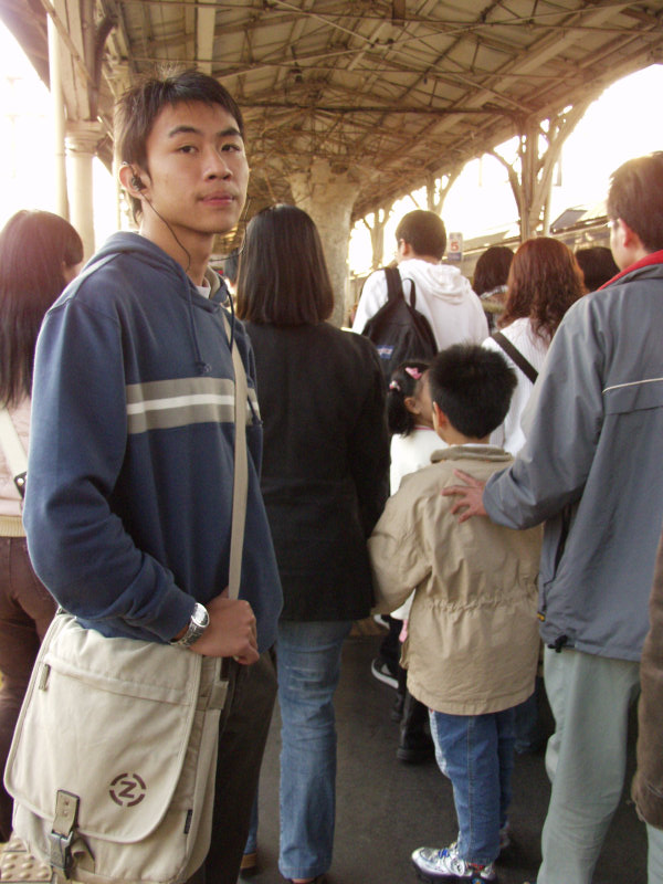 台灣鐵路旅遊攝影台中火車站月台旅客特寫2006攝影照片312