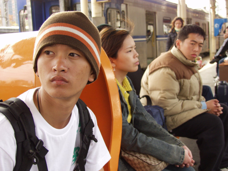 台灣鐵路旅遊攝影台中火車站月台旅客特寫2006攝影照片322