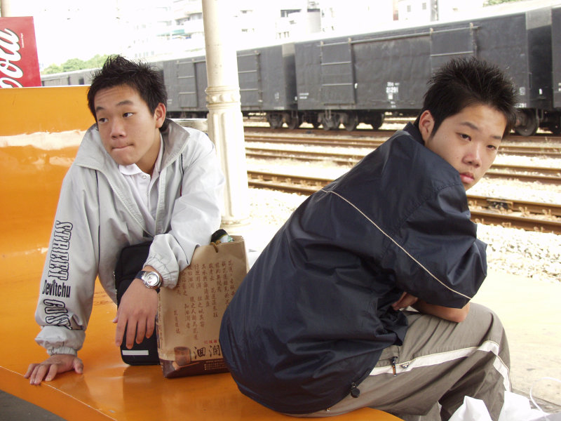台灣鐵路旅遊攝影台中火車站月台旅客特寫2006攝影照片325