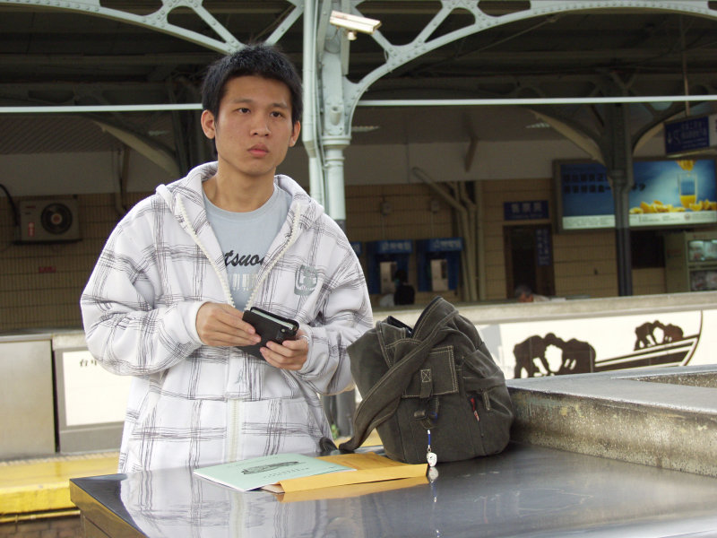 台灣鐵路旅遊攝影台中火車站月台旅客特寫2006攝影照片331