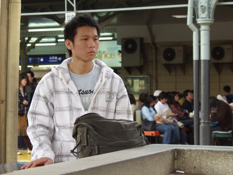 台灣鐵路旅遊攝影台中火車站月台旅客特寫2006攝影照片333