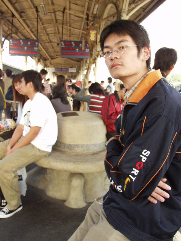台灣鐵路旅遊攝影台中火車站月台旅客特寫2006攝影照片349