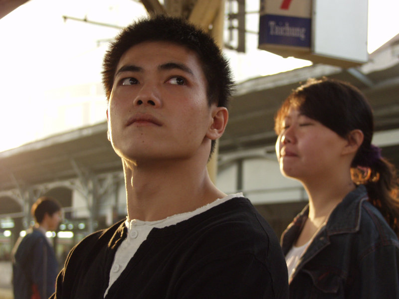 台灣鐵路旅遊攝影台中火車站月台旅客特寫2006攝影照片354