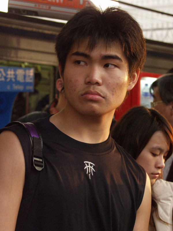 台灣鐵路旅遊攝影台中火車站月台旅客特寫2006攝影照片364