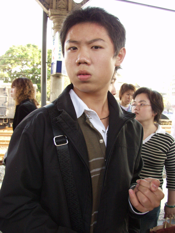台灣鐵路旅遊攝影台中火車站月台旅客特寫2006攝影照片377