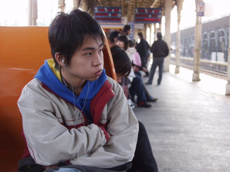 台灣鐵路旅遊攝影台中火車站月台旅客特寫2006攝影照片384