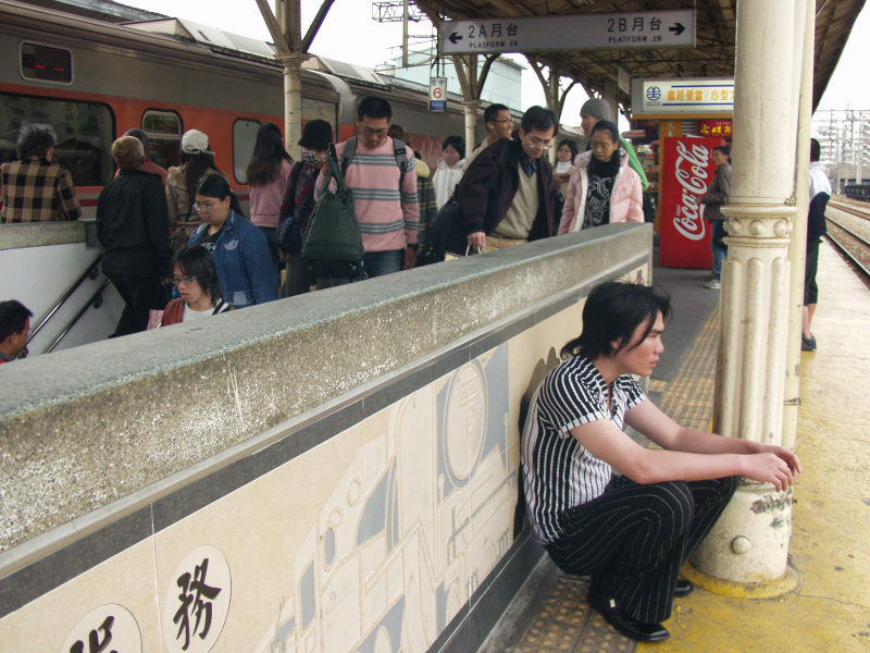 台灣鐵路旅遊攝影台中火車站月台旅客特寫2006攝影照片408