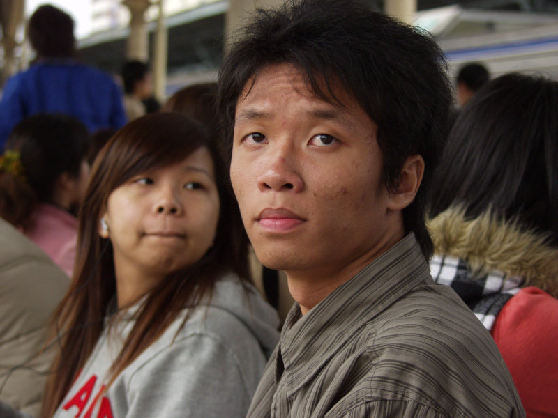 台灣鐵路旅遊攝影台中火車站月台旅客特寫2006攝影照片410