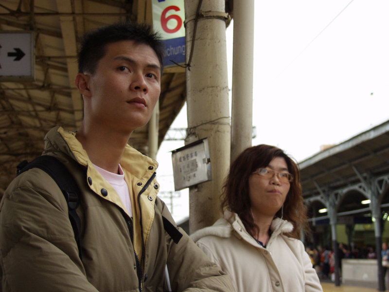 台灣鐵路旅遊攝影台中火車站月台旅客特寫2006攝影照片411
